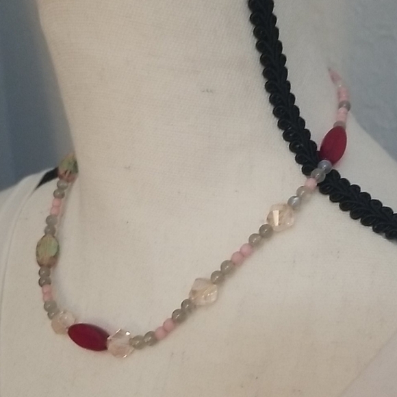 Handmade Labrodite Jade Czech Glass Beaded Assymetric Choker Necklace - Picture 3 of 6